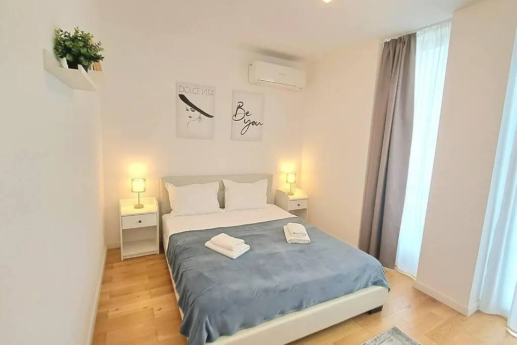 The Green Elegance Bucharest Apartment